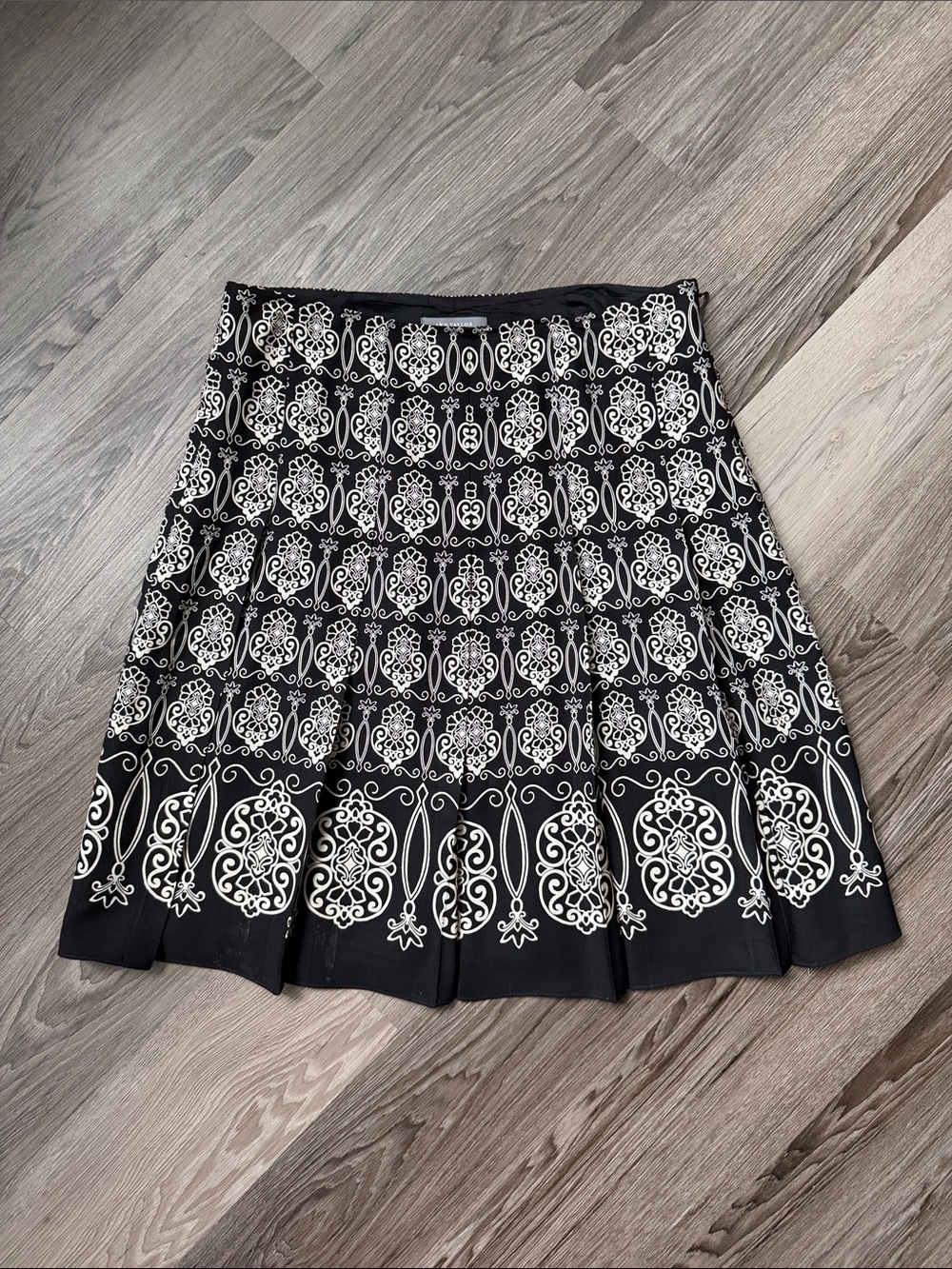 Ann Taylor Black and White Print Skater Skirt